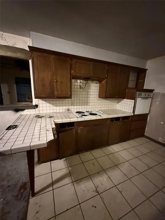 Photo 9 — 5924 N College Street, Warr Acres, OK 73122