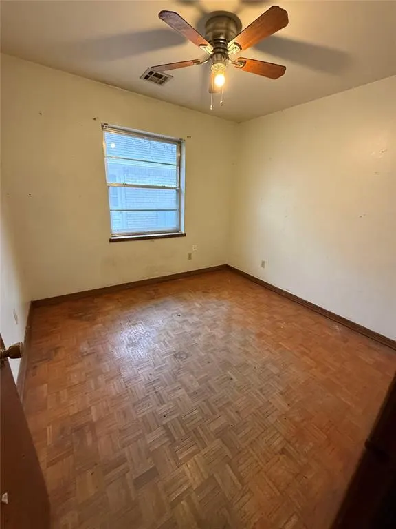 Photo 15 — 5924 N College Street, Warr Acres, OK 73122