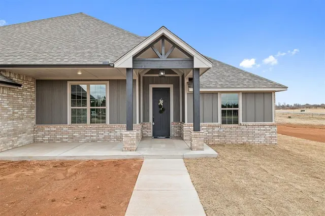 Photo 2 — 1922 Valley Ranch Road, Blanchard, OK 73010