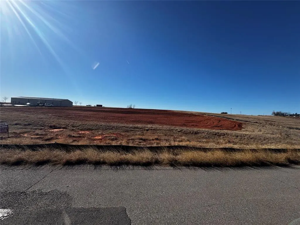 Photo 2 — 00 Secretariat Drive, Mustang, OK 73064