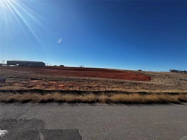Photo 2 — 00 Secretariat Drive, Mustang, OK 73064