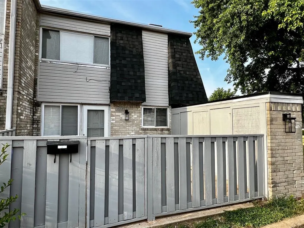 Photo 2 — 214 Justin Drive, Norman, OK 73071