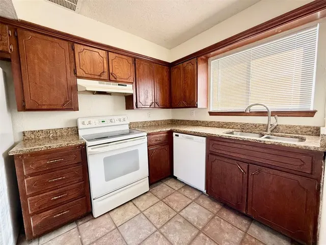 Photo 3 — 214 Justin Drive, Norman, OK 73071