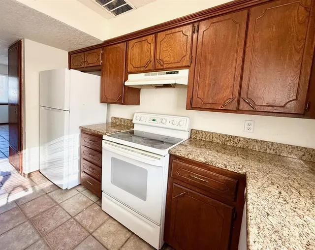 Photo 4 — 214 Justin Drive, Norman, OK 73071