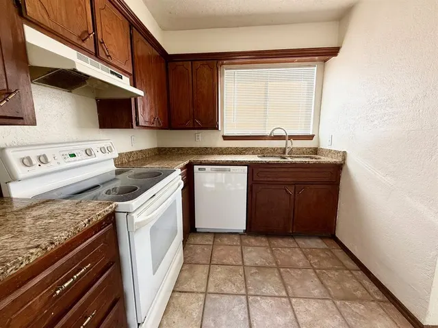 Photo 5 — 214 Justin Drive, Norman, OK 73071
