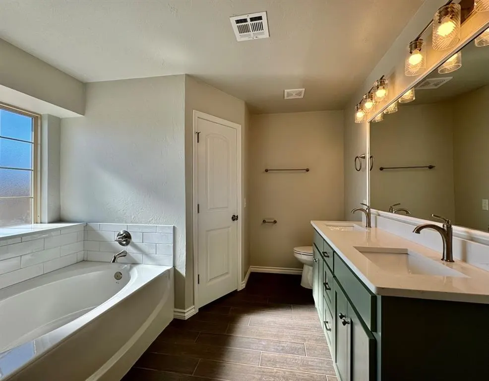 Photo 9 — 9312 Pear Street, Midwest City, OK 73130