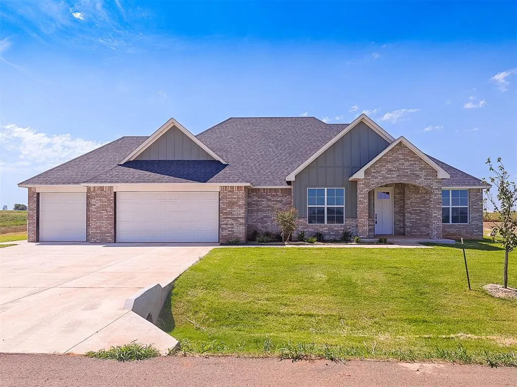 Front exterior — 29094 Magnolia Drive, Cashion, OK 73016