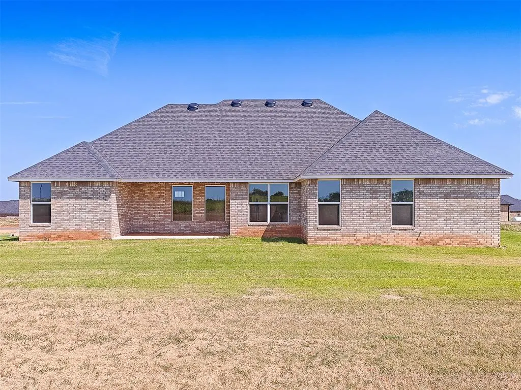 Photo 2 — 29094 Magnolia Drive, Cashion, OK 73016