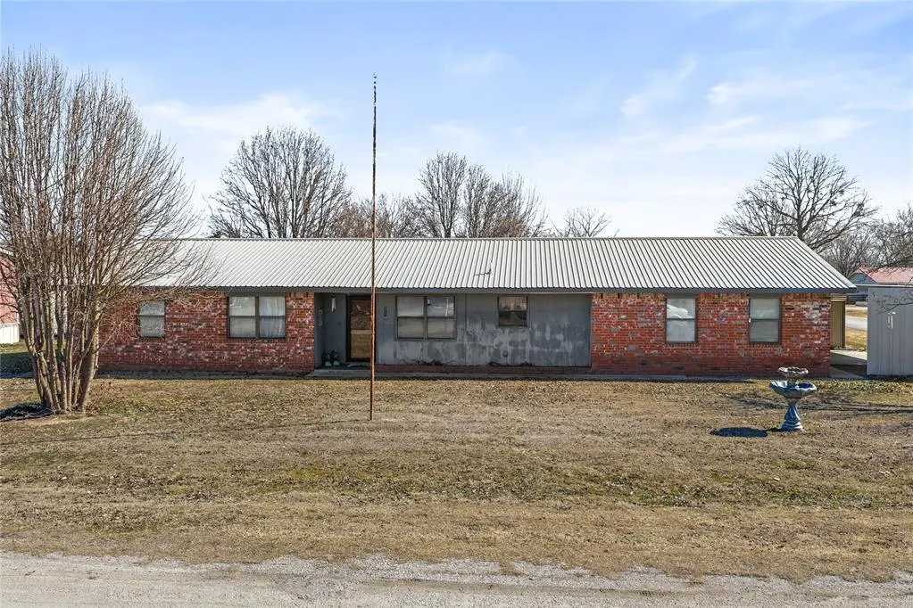 Front exterior — 110 Christi Street, Paoli, OK 73074