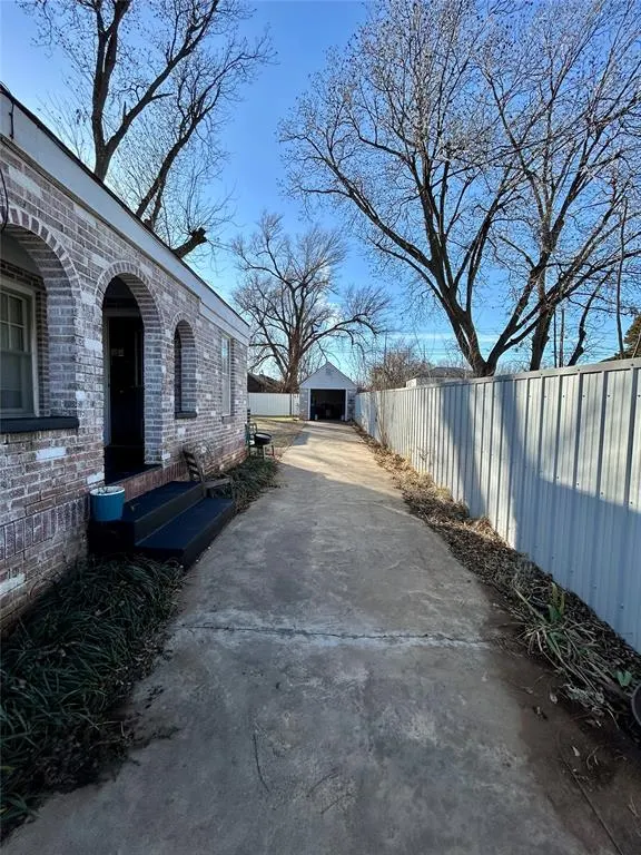 Photo 6 — 508 S 5th Street, Clinton, OK 73601