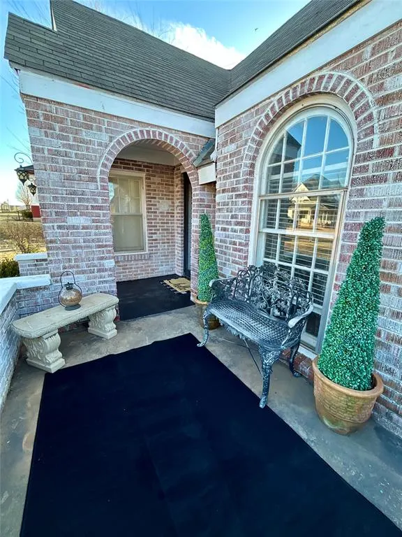 Photo 3 — 508 S 5th Street, Clinton, OK 73601