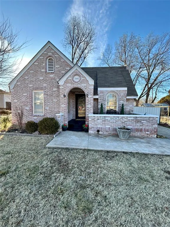 Photo 2 — 508 S 5th Street, Clinton, OK 73601