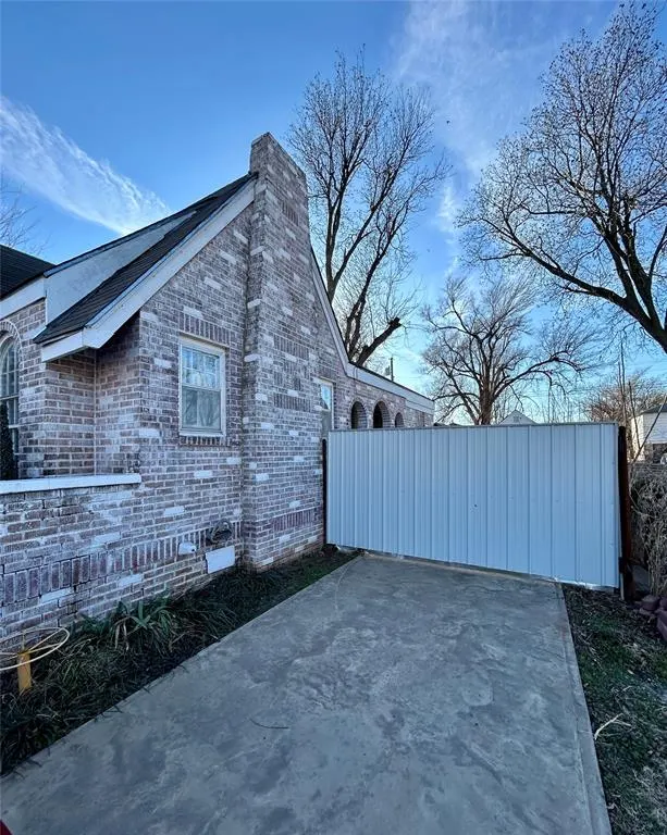 Photo 5 — 508 S 5th Street, Clinton, OK 73601