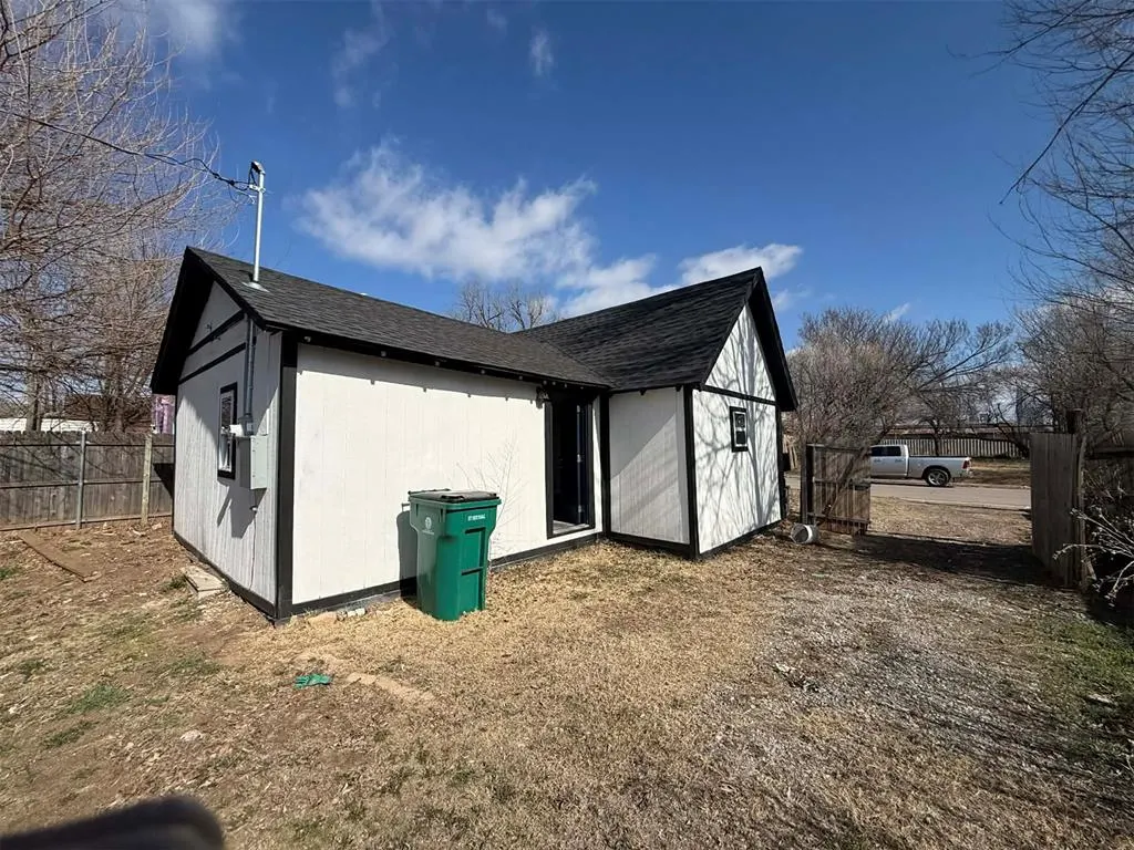 Photo 9 — 209 N Tuttle Street, Oklahoma City, OK 73107