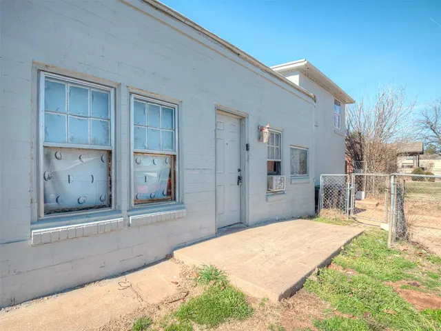 Photo 2 — 101 SW 41st Street, Oklahoma City, OK 73109