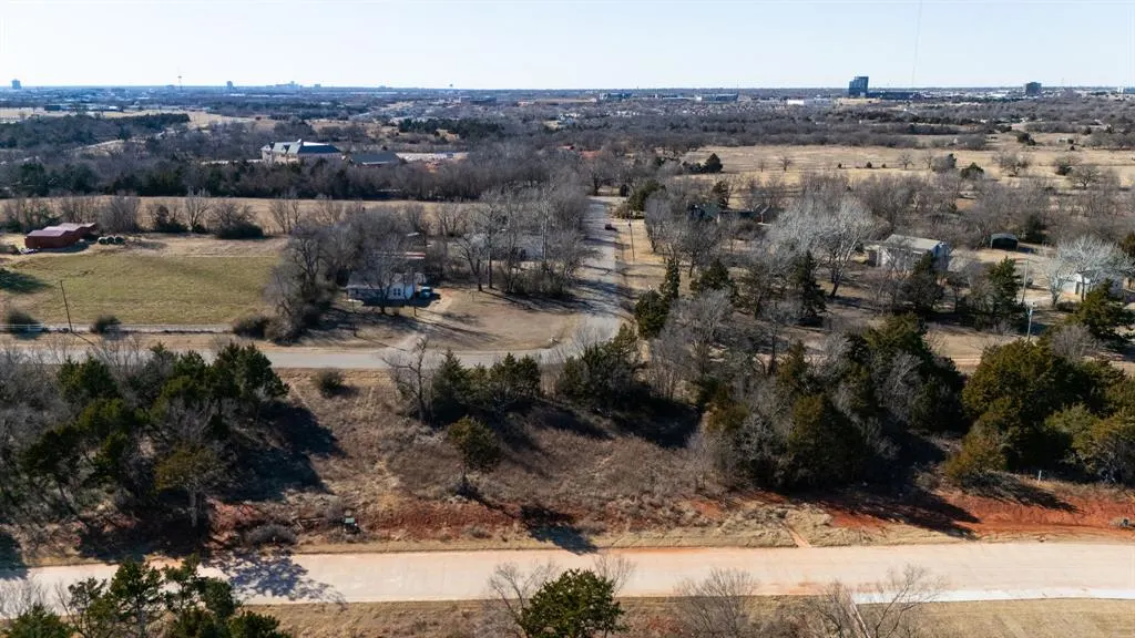 Photo 5 — 8217 Wilshire Park West Drive, Oklahoma City, OK 73116