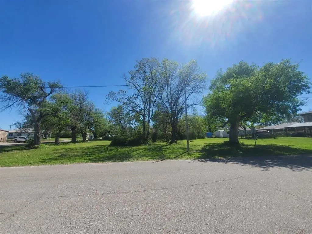 Photo 4 — 501 S 2nd Street, Okemah, OK 74859