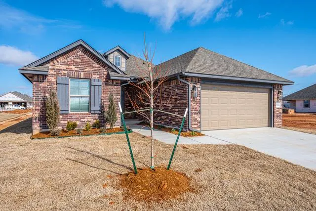 Photo 2 — 10633 SW 18th Street, Yukon, OK 73099