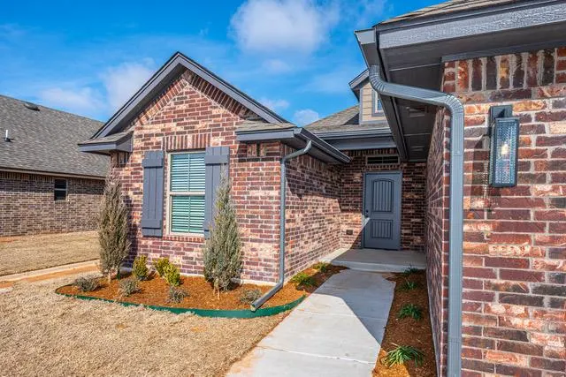 Photo 3 — 10633 SW 18th Street, Yukon, OK 73099