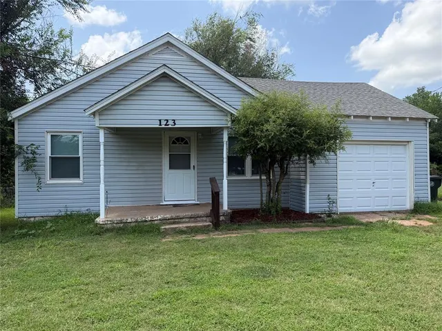 Front exterior — 123 Grandview Road, Midwest City, OK 73130