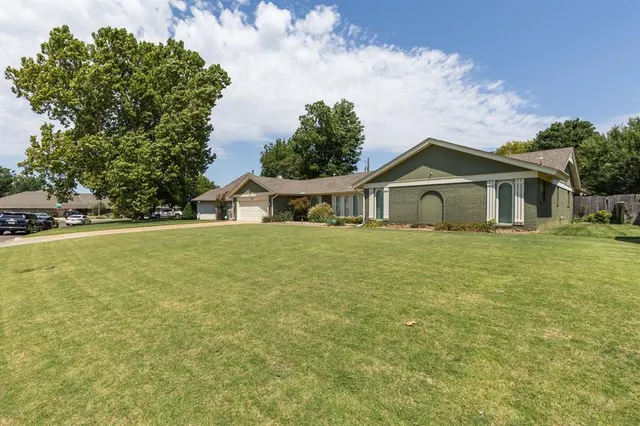 Photo 3 — 3025 Hemingford Lane, Oklahoma City, OK 73120