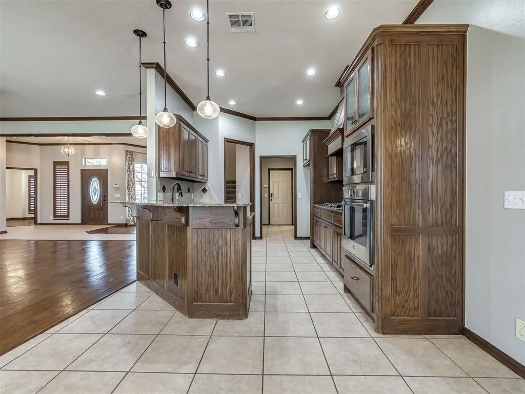 Photo 10 — 3232 Songwood Drive, Edmond, OK 73003