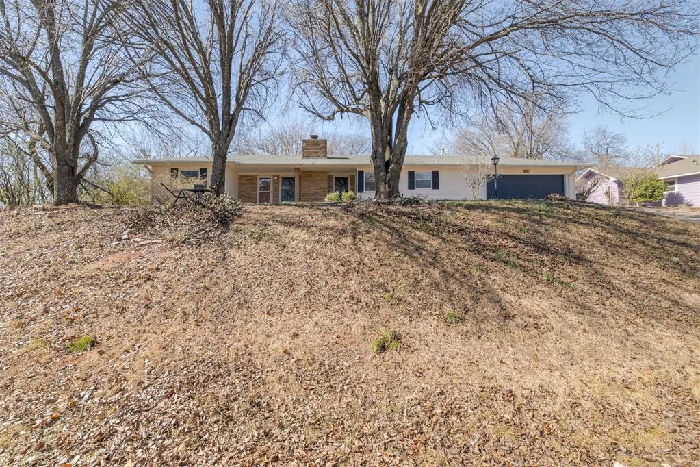 Photo 3 — 321 Landsaw Drive, Chandler, OK 74834