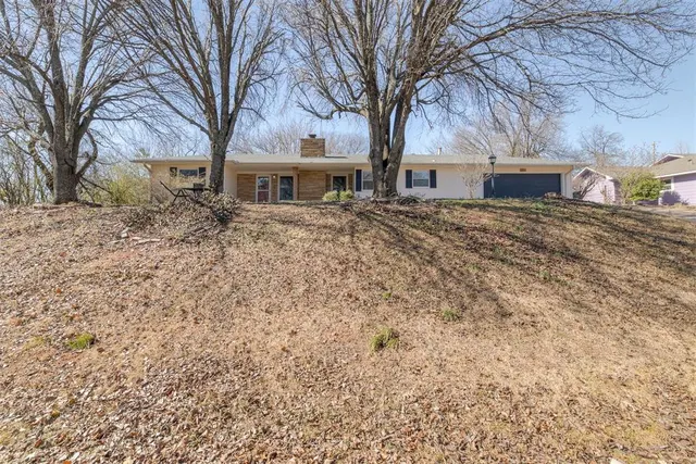Photo 3 — 321 Landsaw Drive, Chandler, OK 74834