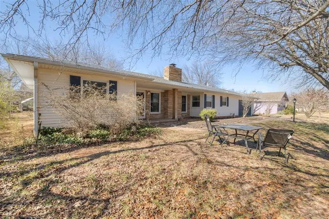 Photo 4 — 321 Landsaw Drive, Chandler, OK 74834