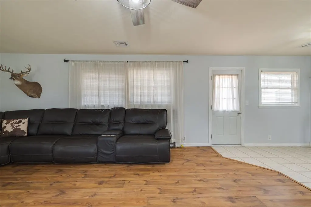 Photo 11 — 321 Landsaw Drive, Chandler, OK 74834