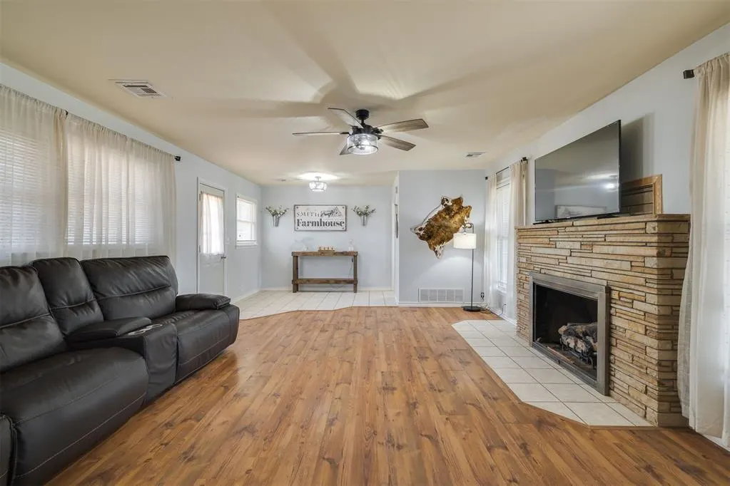 Photo 12 — 321 Landsaw Drive, Chandler, OK 74834