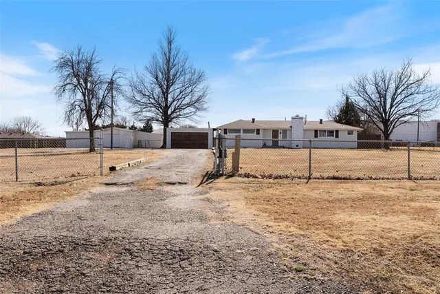 Photo 3 — 1020 NE 122nd Street, Oklahoma City, OK 73131