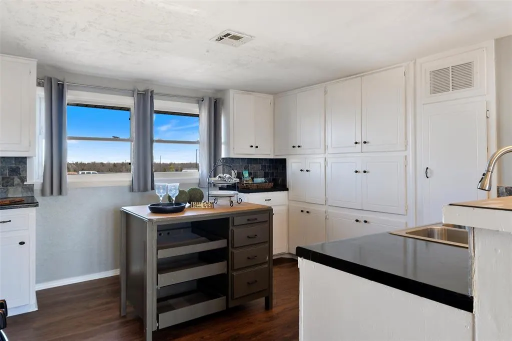 Photo 12 — 1020 NE 122nd Street, Oklahoma City, OK 73131