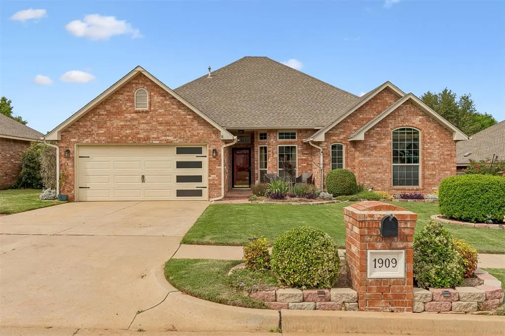 Front exterior — 1909 Del Simmons Drive, Edmond, OK 73003