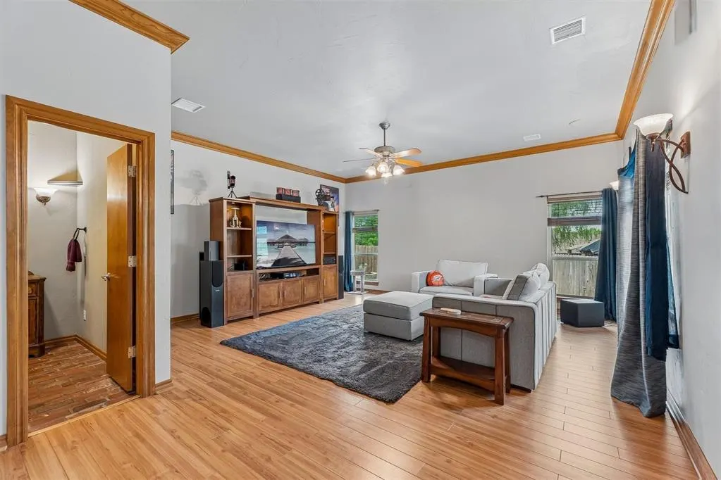 Photo 7 — 1909 Del Simmons Drive, Edmond, OK 73003