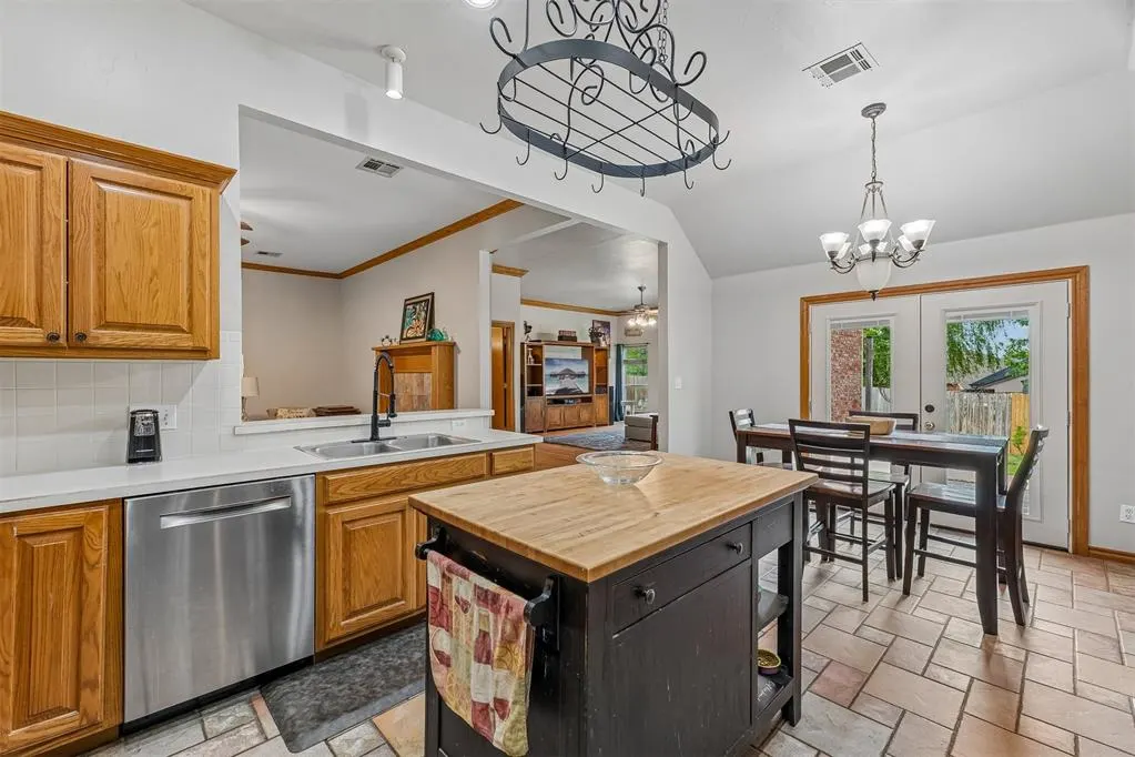 Photo 11 — 1909 Del Simmons Drive, Edmond, OK 73003