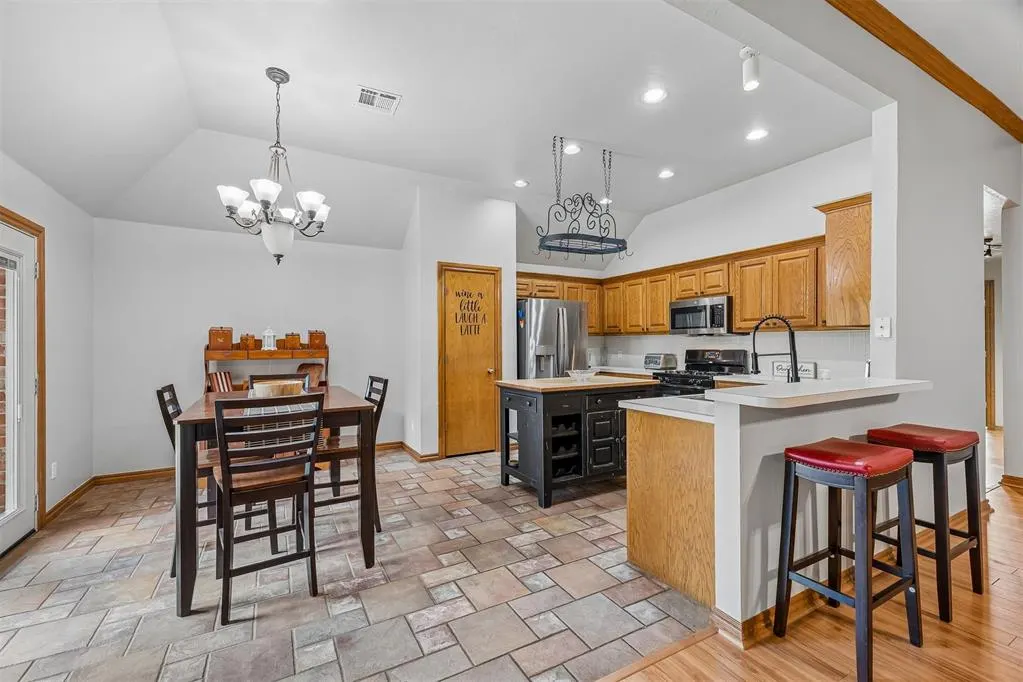 Photo 12 — 1909 Del Simmons Drive, Edmond, OK 73003