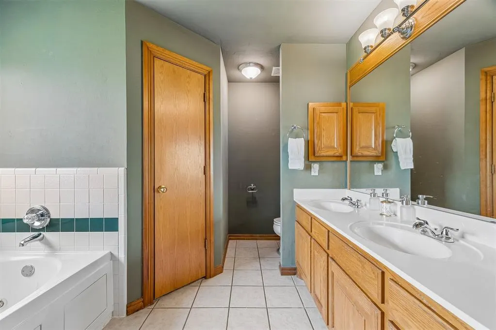 Photo 15 — 1909 Del Simmons Drive, Edmond, OK 73003