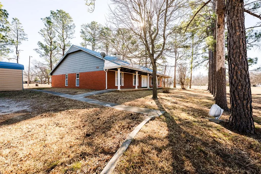 Front exterior — 111 Jameson Drive, Wynnewood, OK 73098