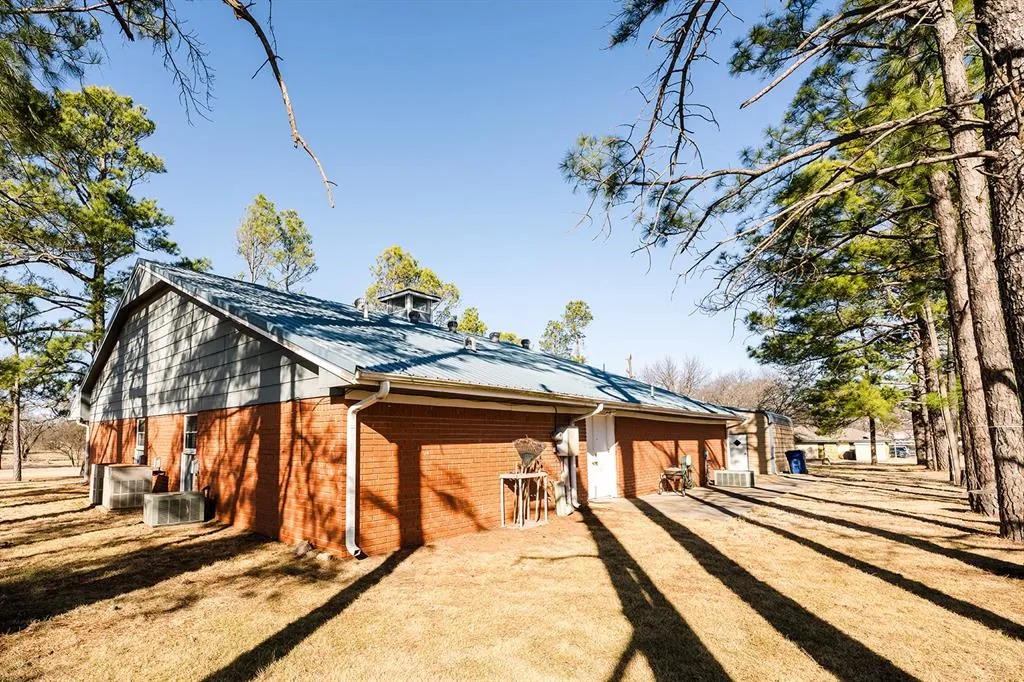 Photo 5 — 111 Jameson Drive, Wynnewood, OK 73098
