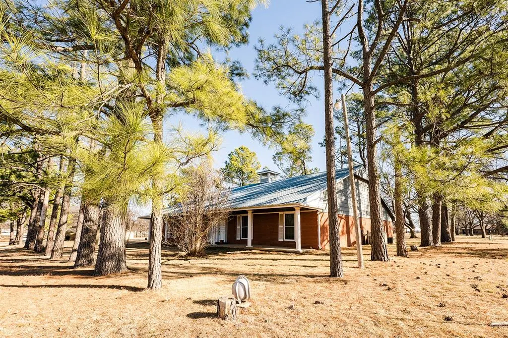 Photo 6 — 111 Jameson Drive, Wynnewood, OK 73098