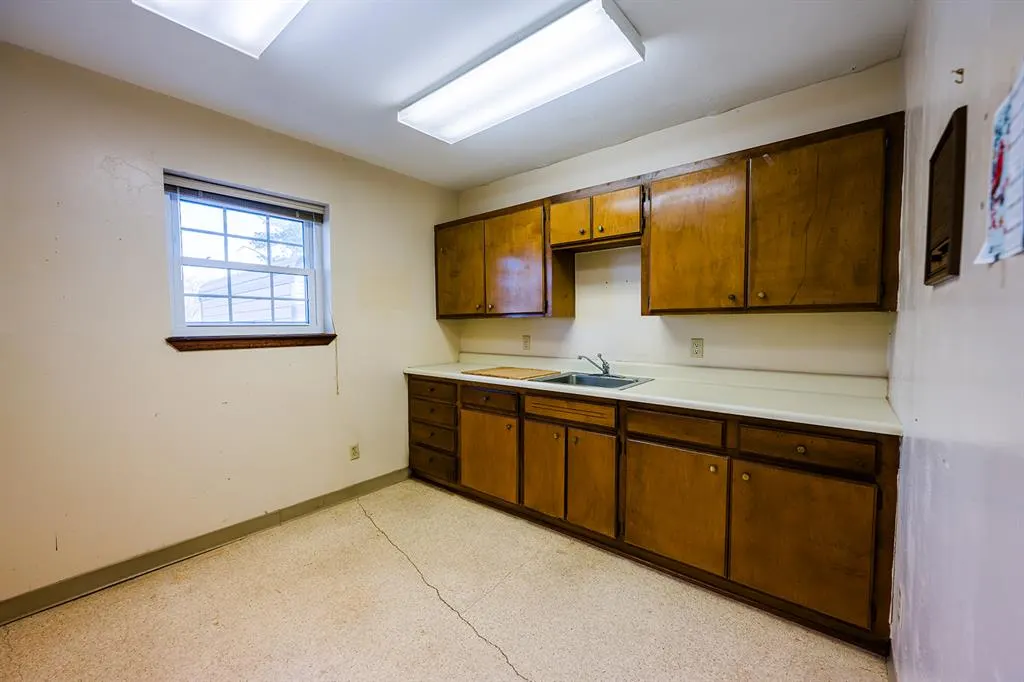 Photo 18 — 111 Jameson Drive, Wynnewood, OK 73098