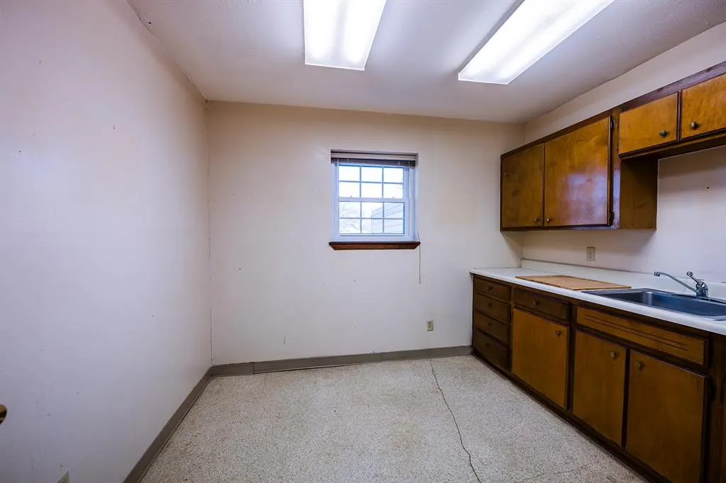 Photo 19 — 111 Jameson Drive, Wynnewood, OK 73098