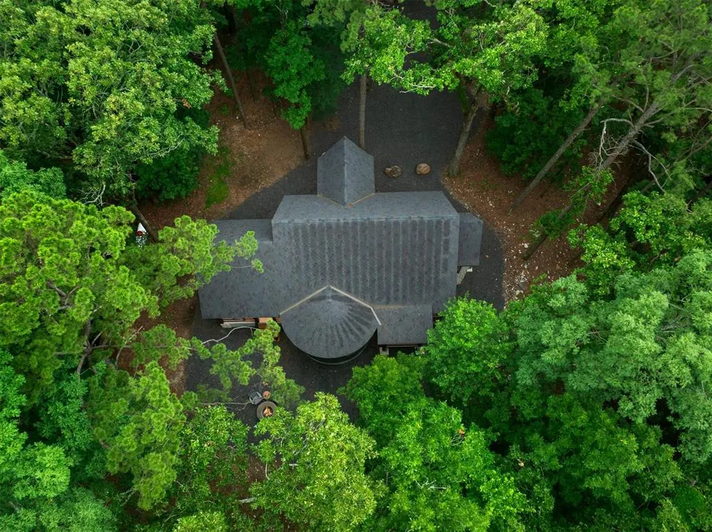 Photo 2 — 667 Chinook Road, Broken Bow, OK 74728