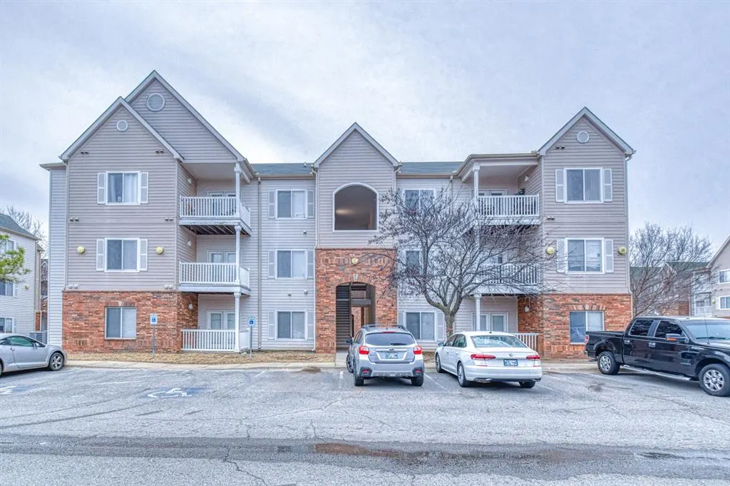 Front exterior — 2200 Classen Boulevard 14131, Norman, OK 73071