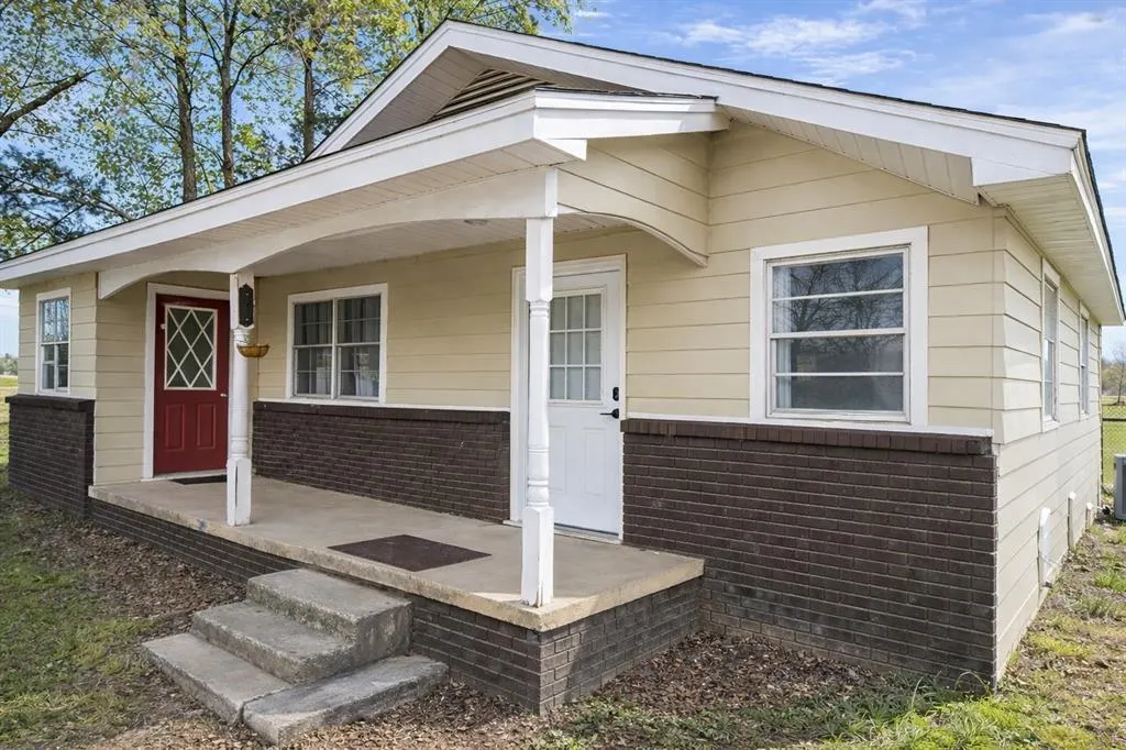 Front exterior — 6015 Enville Road, Marietta, OK 73448