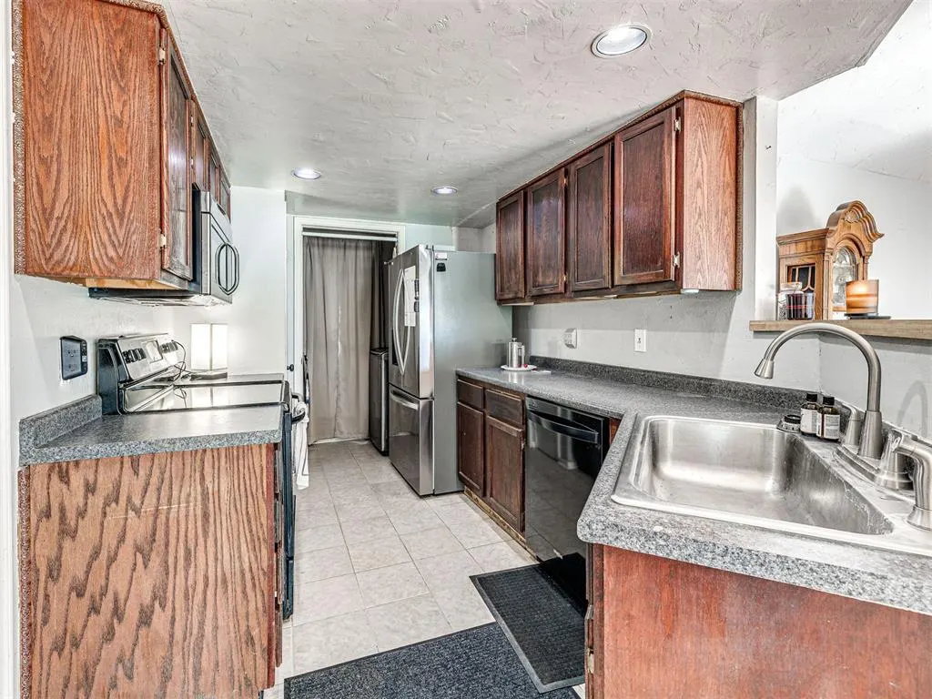 Photo 9 — 2416 Pennington Avenue, Edmond, OK 73012