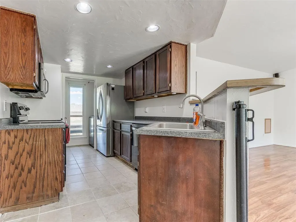 Photo 14 — 2416 Pennington Avenue, Edmond, OK 73012