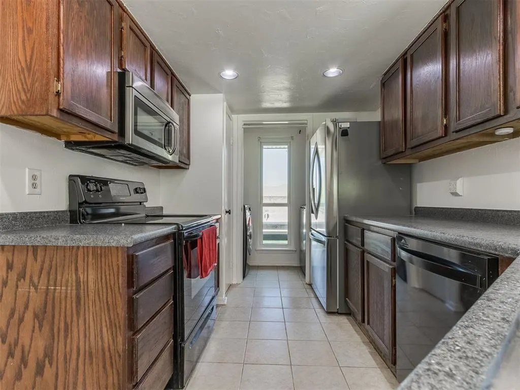 Photo 11 — 2416 Pennington Avenue, Edmond, OK 73012