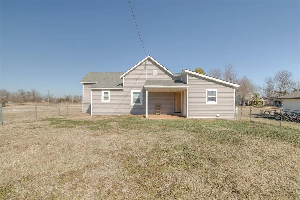 Photo 7 — 109 E Cummings Avenue, Mulhall, OK 73063